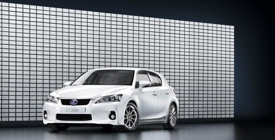  Lexus CT200h 2010 года  (фото 44 из 266)